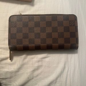 Authentic Louis Vuitton Damier Ebene Zippy Wallet